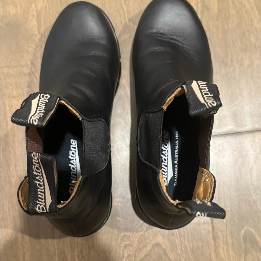 Blundstone Heeled Black Ankle Boots - Picture 4 of 5